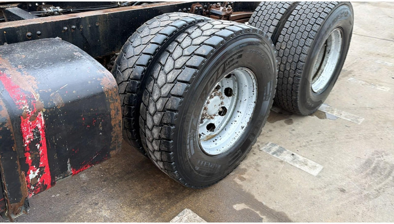 Camión chasis Volvo FL 10 - 320 (POMPE MANUELLE / MANUAL PUMP / LAMES / STEEL SUSP. / 8X4): foto 11