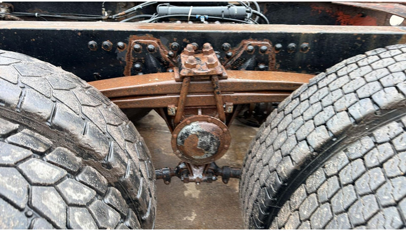 Camión chasis Volvo FL 10 - 320 (POMPE MANUELLE / MANUAL PUMP / LAMES / STEEL SUSP. / 8X4): foto 12