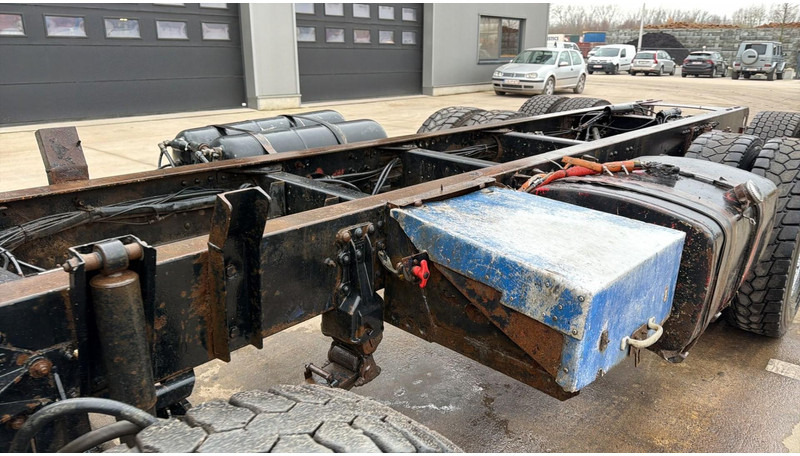 Camión chasis Volvo FL 10 - 320 (POMPE MANUELLE / MANUAL PUMP / LAMES / STEEL SUSP. / 8X4): foto 16