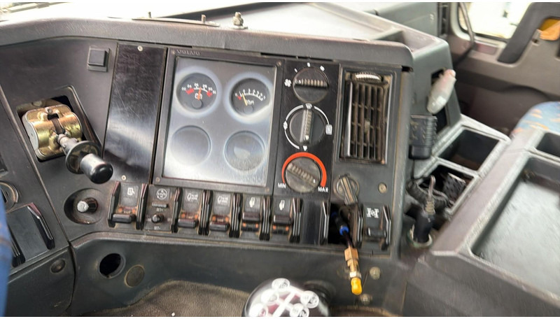 Camión chasis Volvo FL 10 - 320 (POMPE MANUELLE / MANUAL PUMP / LAMES / STEEL SUSP. / 8X4): foto 17