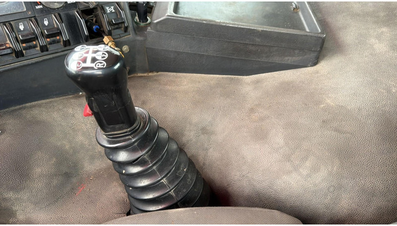 Camión chasis Volvo FL 10 - 320 (POMPE MANUELLE / MANUAL PUMP / LAMES / STEEL SUSP. / 8X4): foto 19