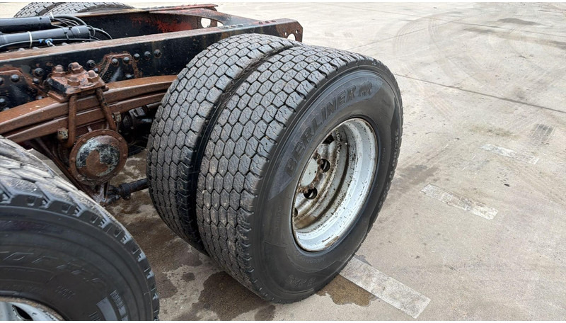 Camión chasis Volvo FL 10 - 320 (POMPE MANUELLE / MANUAL PUMP / LAMES / STEEL SUSP. / 8X4): foto 13