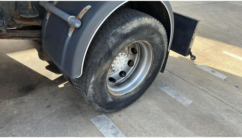 Camión cisterna Volvo FL 6-18 (12400 LITERS / 3 COMPARTIMENTS / EURO 2 / STEEL SUSP. / LAMES): foto 9 Camión cisterna Volvo FL 6-18 (12400 LITERS / 3 COMPARTIMENTS / EURO 2 / STEEL SUSP. / LAMES): foto 9