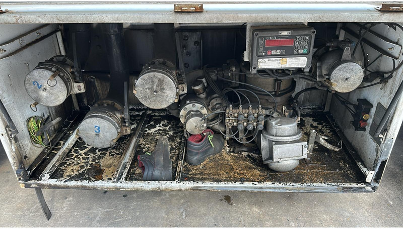 Camión cisterna Volvo FL 6-18 (12400 LITERS / 3 COMPARTIMENTS / EURO 2 / STEEL SUSP. / LAMES): foto 19 Camión cisterna Volvo FL 6-18 (12400 LITERS / 3 COMPARTIMENTS / EURO 2 / STEEL SUSP. / LAMES): foto 19