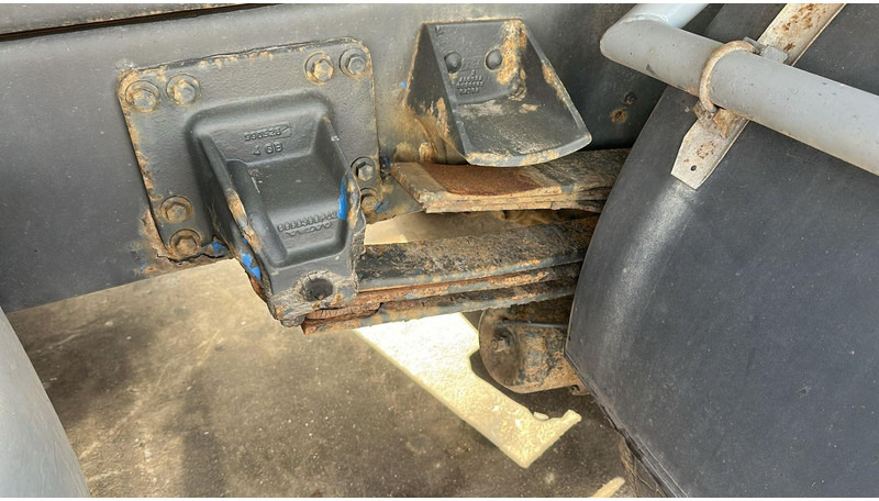 Camión cisterna Volvo FL 6-18 (12400 LITERS / 3 COMPARTIMENTS / EURO 2 / STEEL SUSP. / LAMES): foto 10 Camión cisterna Volvo FL 6-18 (12400 LITERS / 3 COMPARTIMENTS / EURO 2 / STEEL SUSP. / LAMES): foto 10