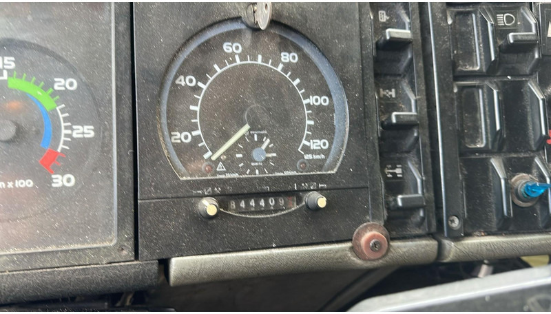 Camión cisterna Volvo FL 6-18 (12400 LITERS / 3 COMPARTIMENTS / EURO 2 / STEEL SUSP. / LAMES): foto 18 Camión cisterna Volvo FL 6-18 (12400 LITERS / 3 COMPARTIMENTS / EURO 2 / STEEL SUSP. / LAMES): foto 18