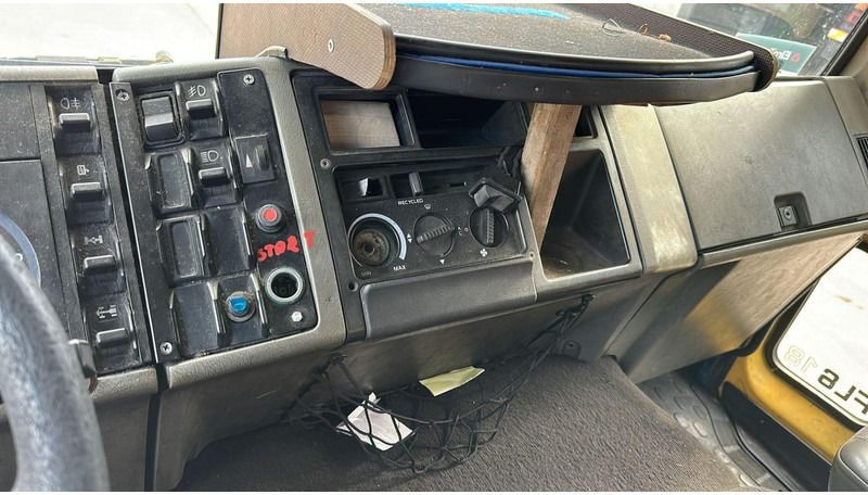 Camión cisterna Volvo FL 6-18 (12400 LITERS / 3 COMPARTIMENTS / EURO 2 / STEEL SUSP. / LAMES): foto 14 Camión cisterna Volvo FL 6-18 (12400 LITERS / 3 COMPARTIMENTS / EURO 2 / STEEL SUSP. / LAMES): foto 14