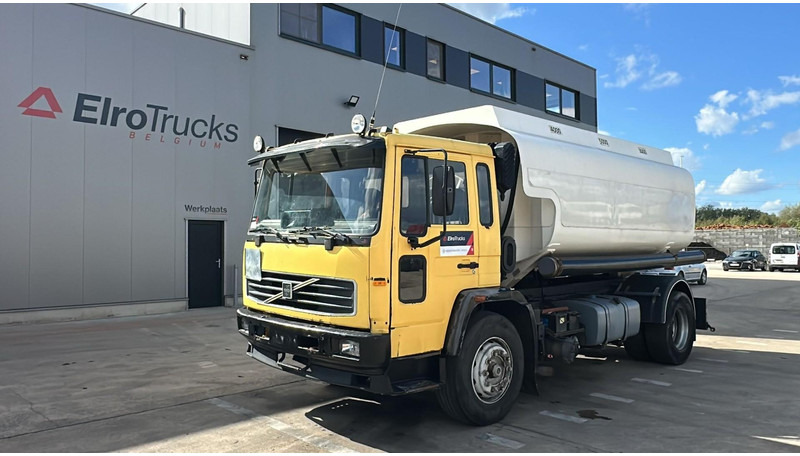 Volvo FL 6-18 (12400 LITERS / 3 COMPARTIMENTS / EURO 2 / STEEL SUSP. / LAMES) - Camión cisterna: foto 1 Volvo FL 6-18 (12400 LITERS / 3 COMPARTIMENTS / EURO 2 / STEEL SUSP. / LAMES) - Camión cisterna: foto 1
