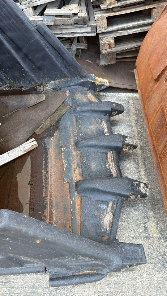 HITACHI ZX520/530 Cheap Second Hand Bucket - Cazo para excavadora: foto 3 HITACHI ZX520/530 Cheap Second Hand Bucket - Cazo para excavadora: foto 3