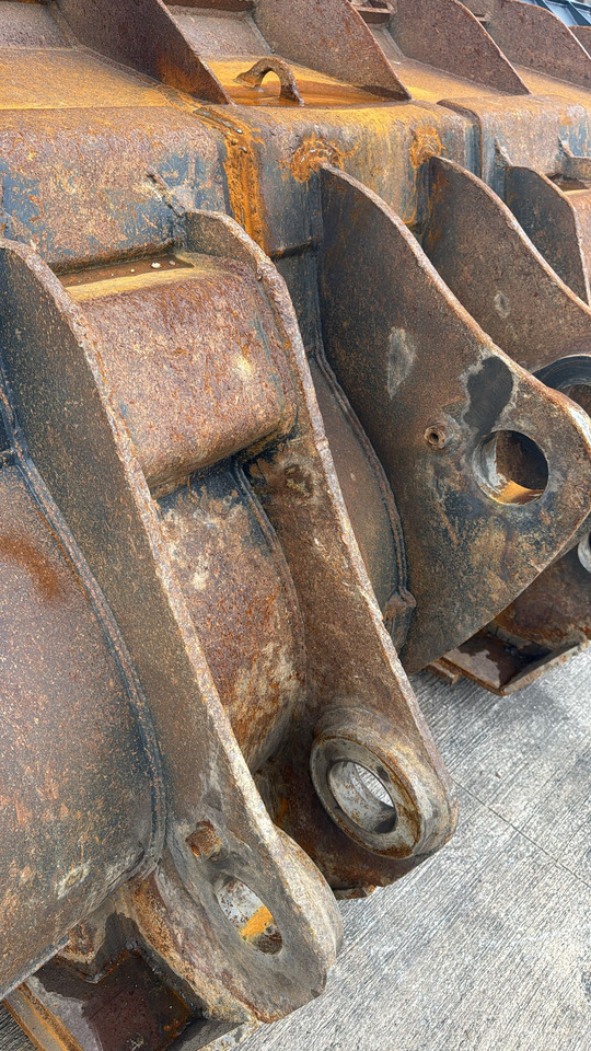 KOMATSU WA500 Loading Bucket - Cazo cargador: foto 4 KOMATSU WA500 Loading Bucket - Cazo cargador: foto 4