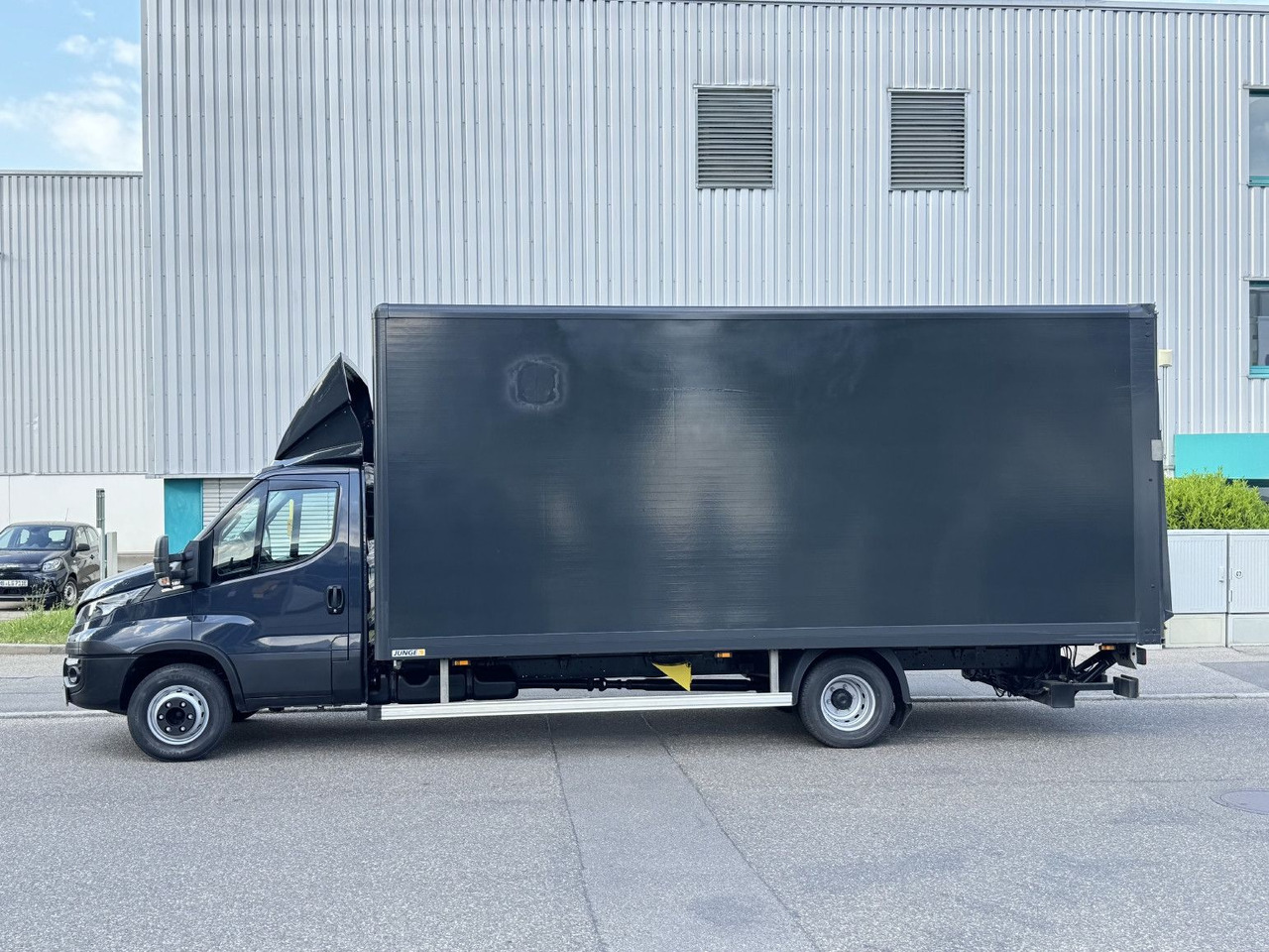Iveco Daily 72c180 Hi-Matic Koffer LBW Luftgef. Klima - Furgoneta caja cerrada: foto 4 Iveco Daily 72c180 Hi-Matic Koffer LBW Luftgef. Klima - Furgoneta caja cerrada: foto 4
