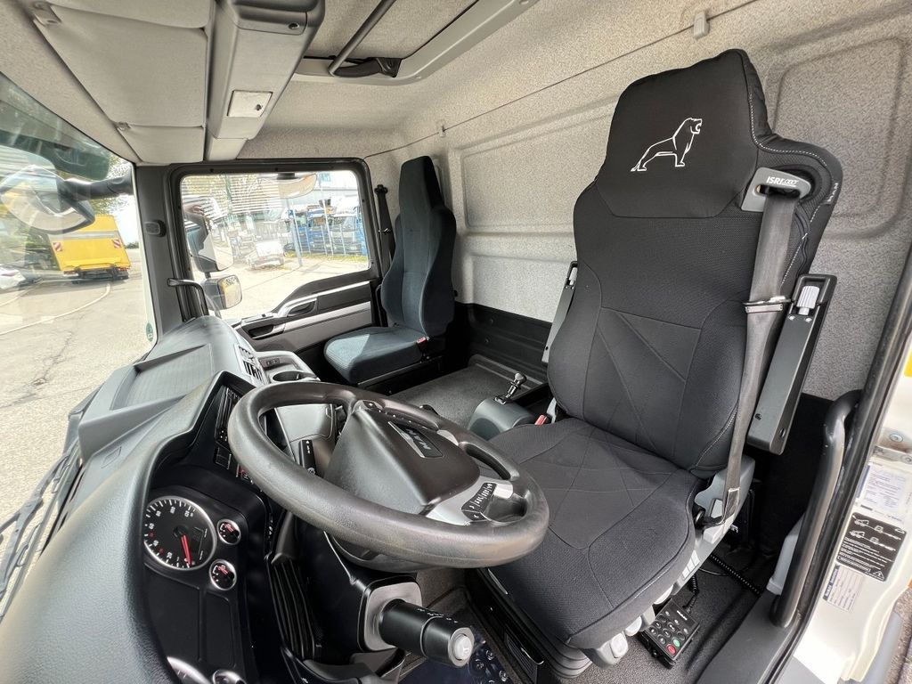 Foto del interior 2: Furgoneta frigorifica MAN TGL 8.220 Kühlkoffer 5,26m LBW Klima Luftgef. MAN TGL 8.220 Kühlkoffer 5,26m LBW Klima Luftgef. Foto del interior 2: Furgoneta frigorifica MAN TGL 8.220 Kühlkoffer 5,26m LBW Klima Luftgef. MAN TGL 8.220 Kühlkoffer 5,26m LBW Klima Luftgef.