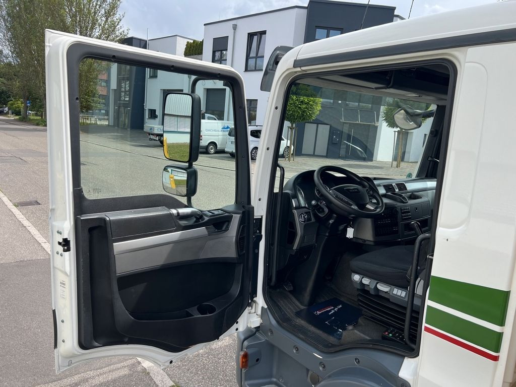 Furgoneta frigorifica MAN TGL 8.220 Kühlkoffer 5,26m LBW Klima Luftgef. MAN TGL 8.220 Kühlkoffer 5,26m LBW Klima Luftgef.: foto 14 Furgoneta frigorifica MAN TGL 8.220 Kühlkoffer 5,26m LBW Klima Luftgef. MAN TGL 8.220 Kühlkoffer 5,26m LBW Klima Luftgef.: foto 14