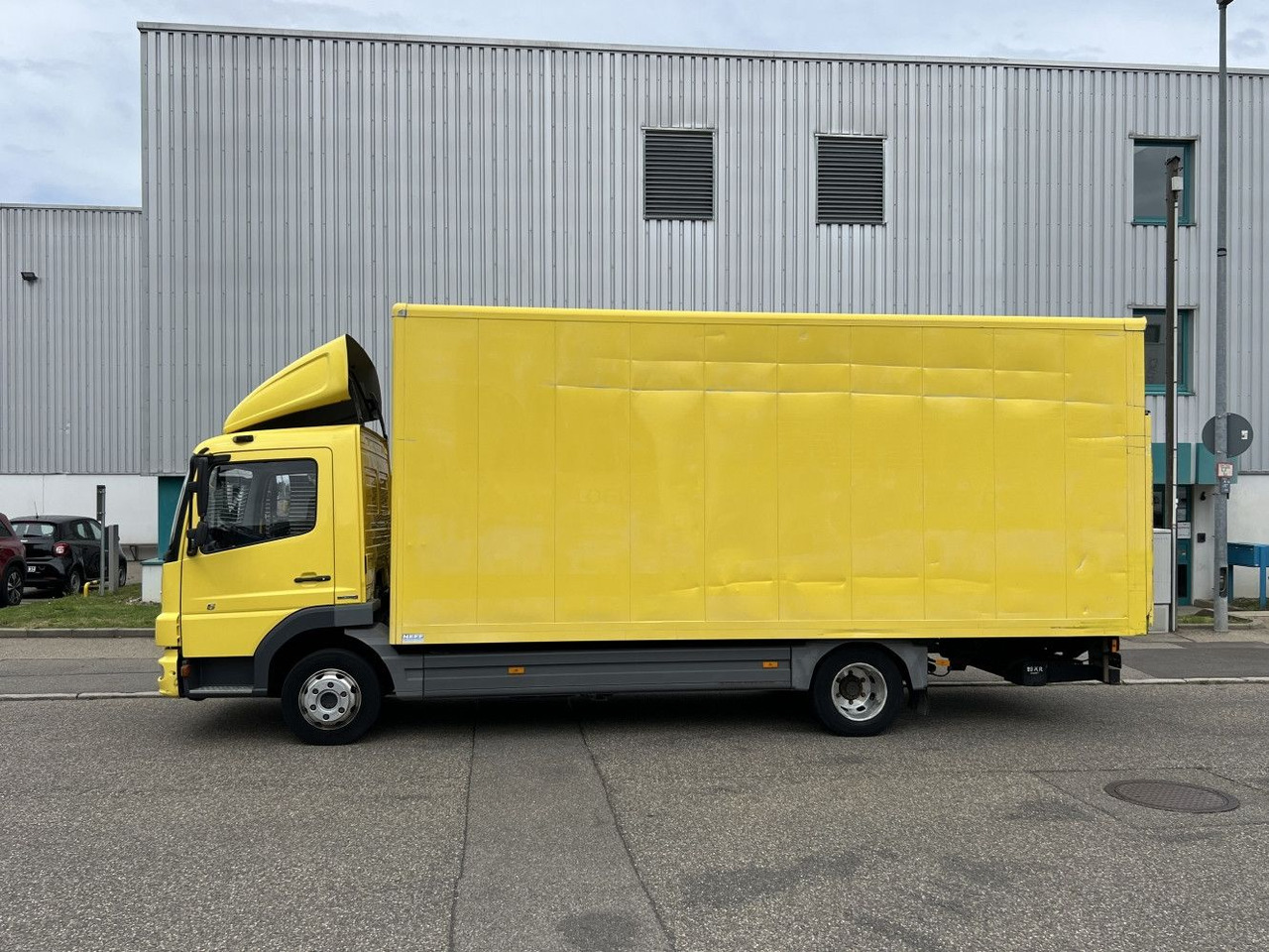 Mercedes-Benz Atego 816L Möbelkoffer 6,15m LBW 3-Sitze Euro-5 - Furgoneta caja cerrada: foto 4 Mercedes-Benz Atego 816L Möbelkoffer 6,15m LBW 3-Sitze Euro-5 - Furgoneta caja cerrada: foto 4
