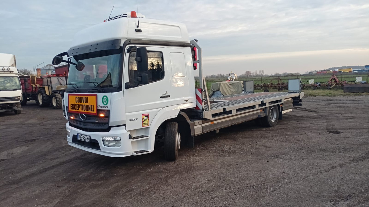 Mercedes-Benz Atego 1227 - Camión portavehículos: foto 1 Mercedes-Benz Atego 1227 - Camión portavehículos: foto 1