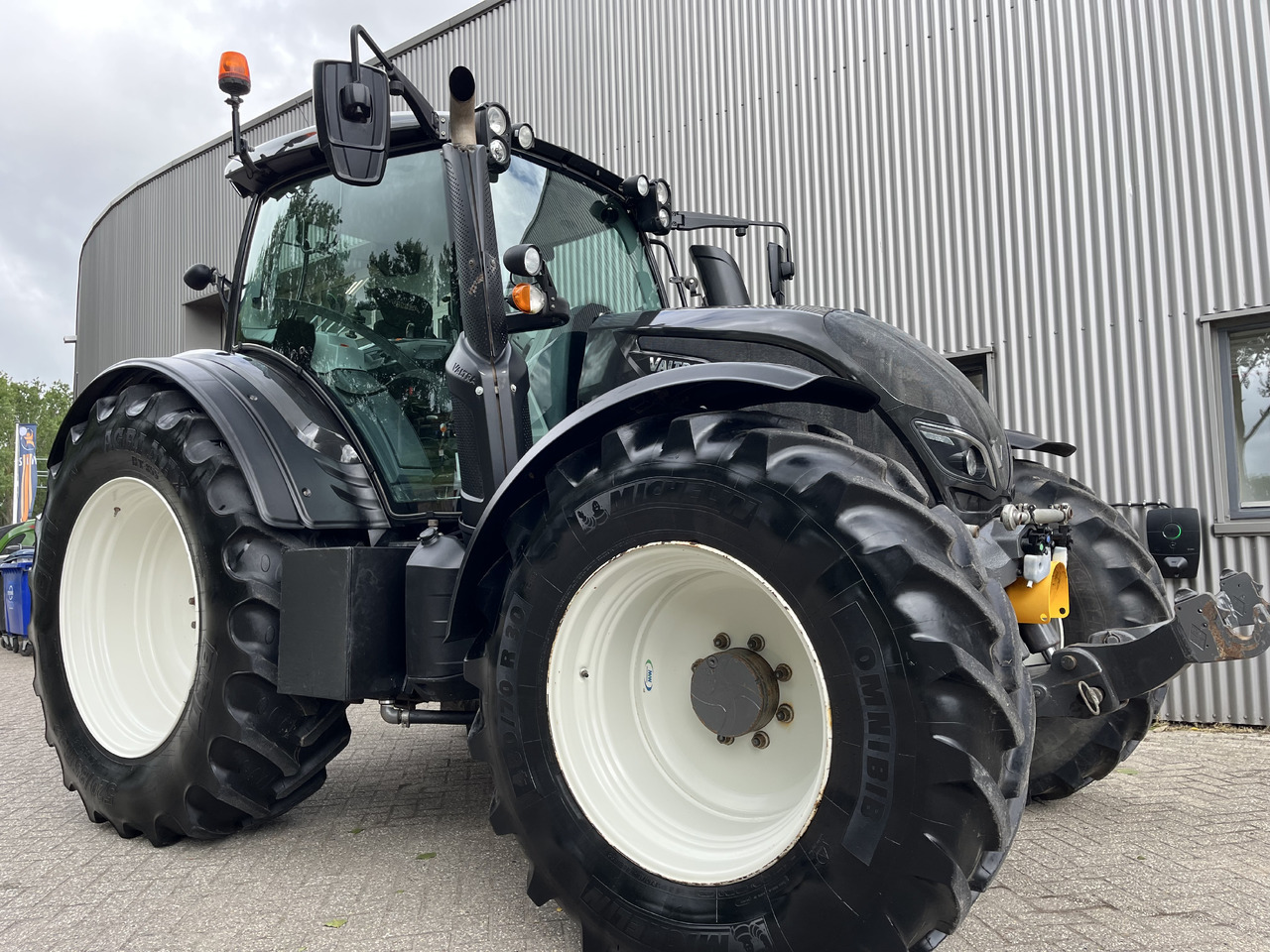 Valtra N174 Active - Tractor: foto 1 Valtra N174 Active - Tractor: foto 1