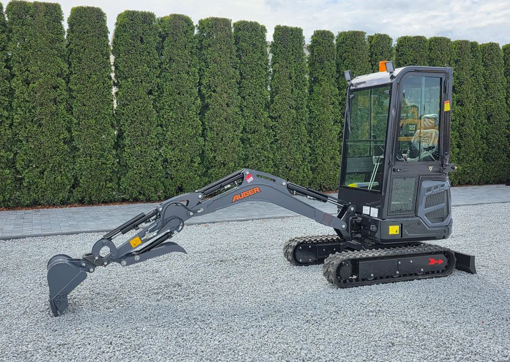 Kubota AUGER NM 18, SILNIK KUBOTA, 3 ŁYŻKI, MINIKOPARKA - Miniexcavadora: foto 3 Kubota AUGER NM 18, SILNIK KUBOTA, 3 ŁYŻKI, MINIKOPARKA - Miniexcavadora: foto 3