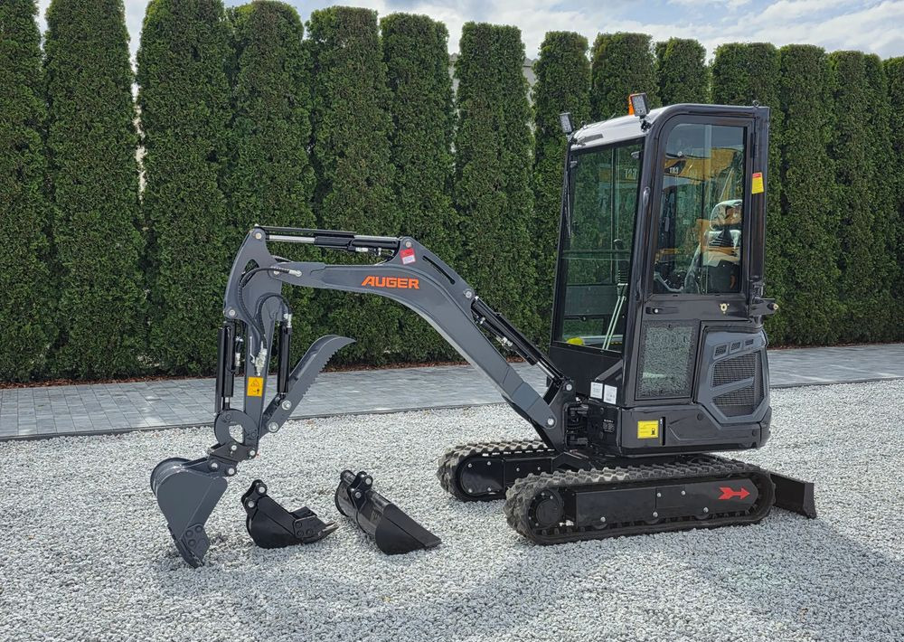Kubota AUGER NM 18, SILNIK KUBOTA, 3 ŁYŻKI, MINIKOPARKA - Miniexcavadora: foto 4 Kubota AUGER NM 18, SILNIK KUBOTA, 3 ŁYŻKI, MINIKOPARKA - Miniexcavadora: foto 4