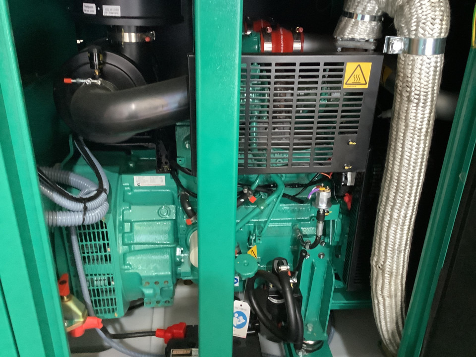 Cummins 55KVA Brand new - Generador industriale: foto 4 Cummins 55KVA Brand new - Generador industriale: foto 4