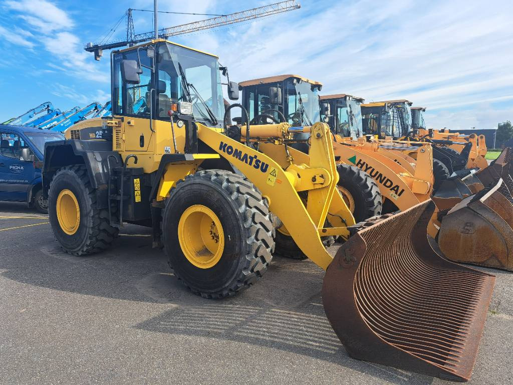 Komatsu WA 250-5H - Cargadora de ruedas: foto 1 Komatsu WA 250-5H - Cargadora de ruedas: foto 1