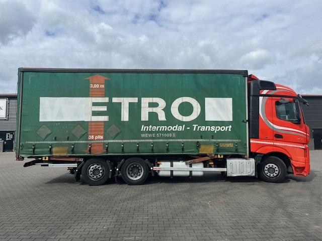 Mercedes Benz Actros 2642 6x2 Mega BDF met zeilbak - Camión lona: foto 5 Mercedes Benz Actros 2642 6x2 Mega BDF met zeilbak - Camión lona: foto 5