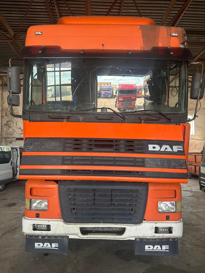 DAF XF 95 Tractor unit - Cabeza tractora: foto 1 DAF XF 95 Tractor unit - Cabeza tractora: foto 1