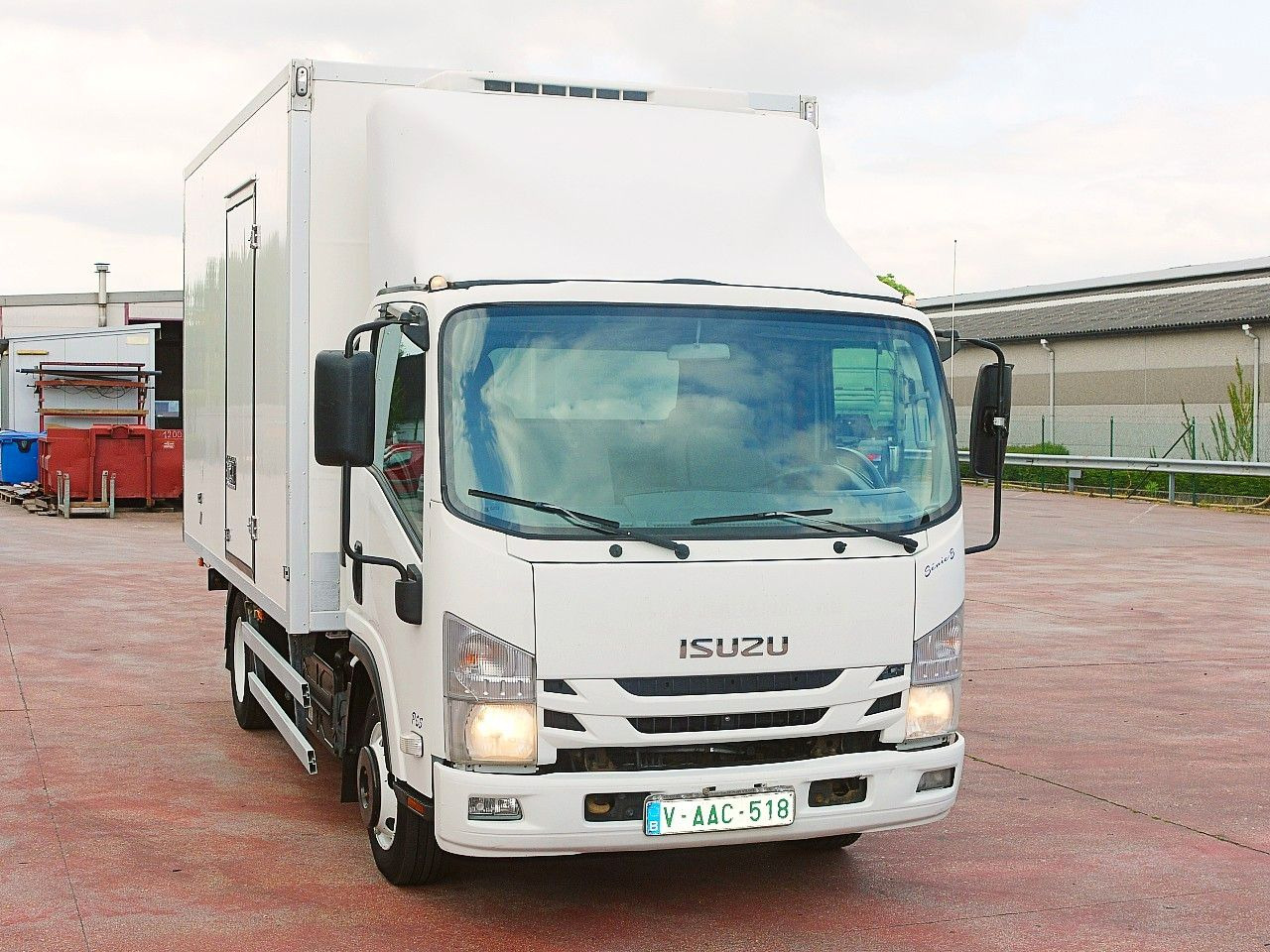 Isuzu N2R 75 KUHLKOFFER THERMOKING V500 MAX €6 - Furgoneta frigorifica: foto 1 Isuzu N2R 75 KUHLKOFFER THERMOKING V500 MAX €6 - Furgoneta frigorifica: foto 1