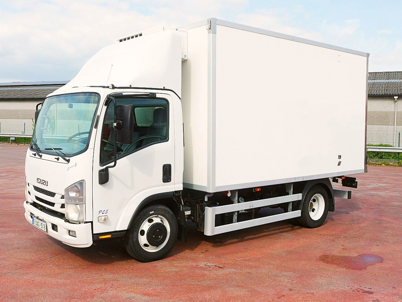 Isuzu N2R 75 KUHLKOFFER THERMOKING V500 MAX €6 - Furgoneta frigorifica: foto 4 Isuzu N2R 75 KUHLKOFFER THERMOKING V500 MAX €6 - Furgoneta frigorifica: foto 4