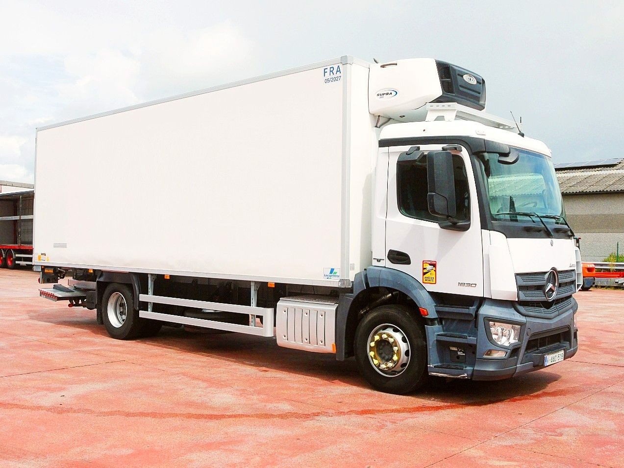 Mercedes-Benz 1830 ANTOS KUHLKOFFER CARRIER SUPRA 850 - Camión frigorífico: foto 2 Mercedes-Benz 1830 ANTOS KUHLKOFFER CARRIER SUPRA 850 - Camión frigorífico: foto 2