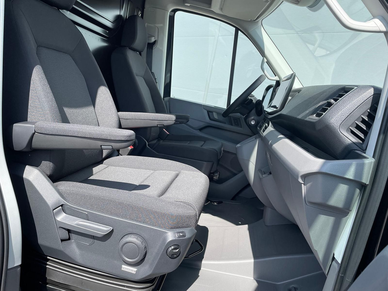 Furgón MAN TGE 3.180 L3H2 Kasten LED NAVI ACC LED STANDHZ: foto 28 Furgón MAN TGE 3.180 L3H2 Kasten LED NAVI ACC LED STANDHZ: foto 28