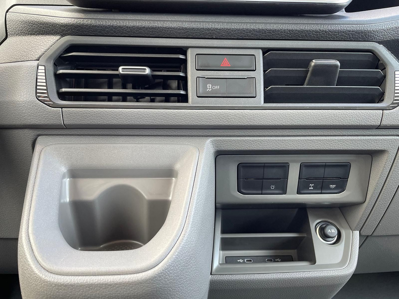 Caja abierta furgoneta, Furgoneta combi MAN TGE 3.180 Pritsche DOKA MR 4x4 ACC LED DIFF-SPER: foto 30 Caja abierta furgoneta, Furgoneta combi MAN TGE 3.180 Pritsche DOKA MR 4x4 ACC LED DIFF-SPER: foto 30