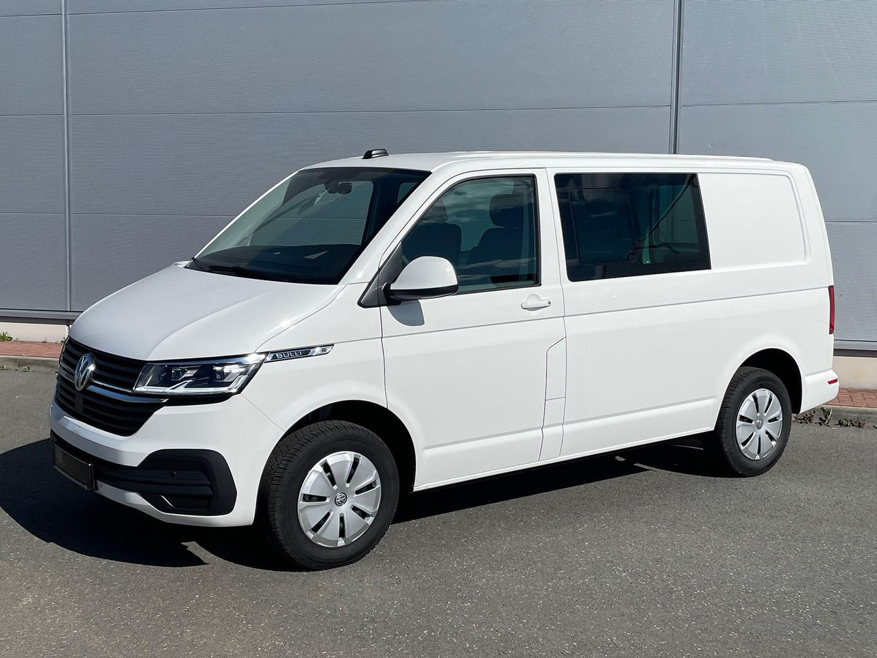 Volkswagen T6.1 Transporter Kasten 4M ACC PDC KAMERA STANDH - Furgón: foto 1 Volkswagen T6.1 Transporter Kasten 4M ACC PDC KAMERA STANDH - Furgón: foto 1
