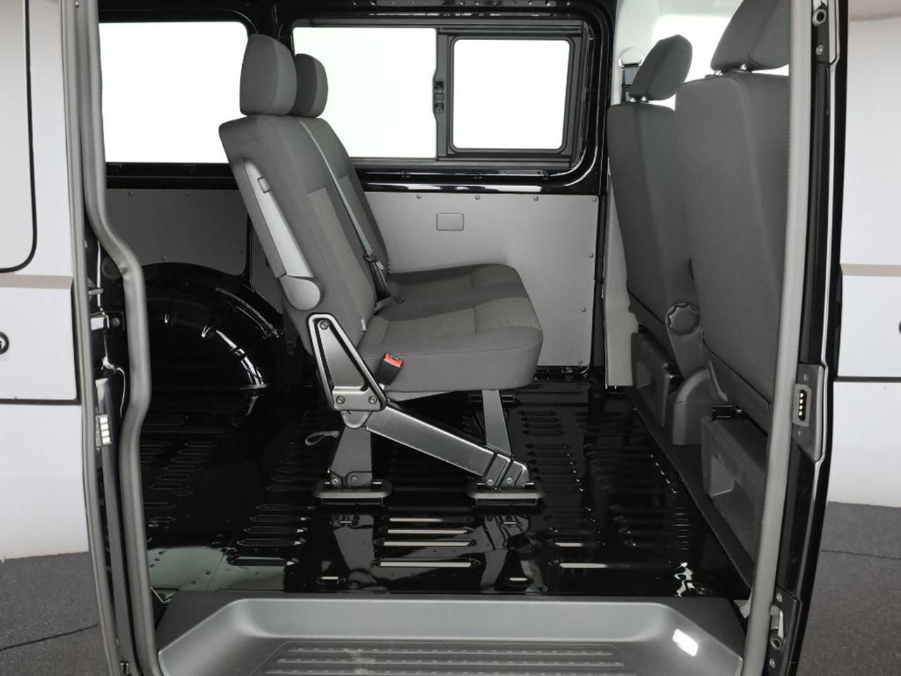 Furgoneta de pasajeros Volkswagen T6.1 Transporter Kombi KR STANDHZ LED ACC NAVI: foto 6 Furgoneta de pasajeros Volkswagen T6.1 Transporter Kombi KR STANDHZ LED ACC NAVI: foto 6