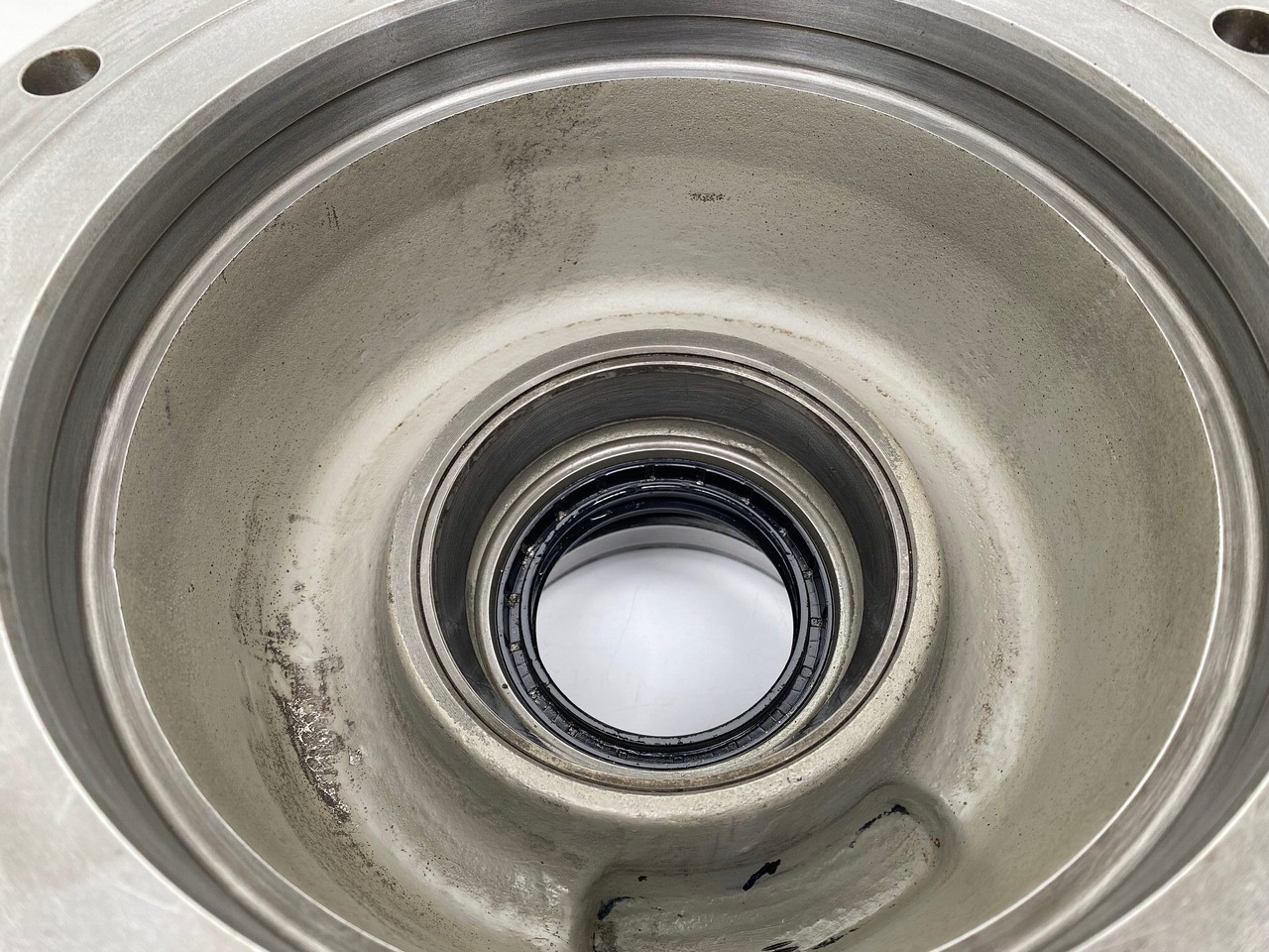 Reductor de giro para Excavadora de cadenas Liebherr Abtriebswellengehäuse ID-Nr.9442356 and Kegelrollenlager ID-Nr.746201501 - ID-Nr.746231101.: foto 9