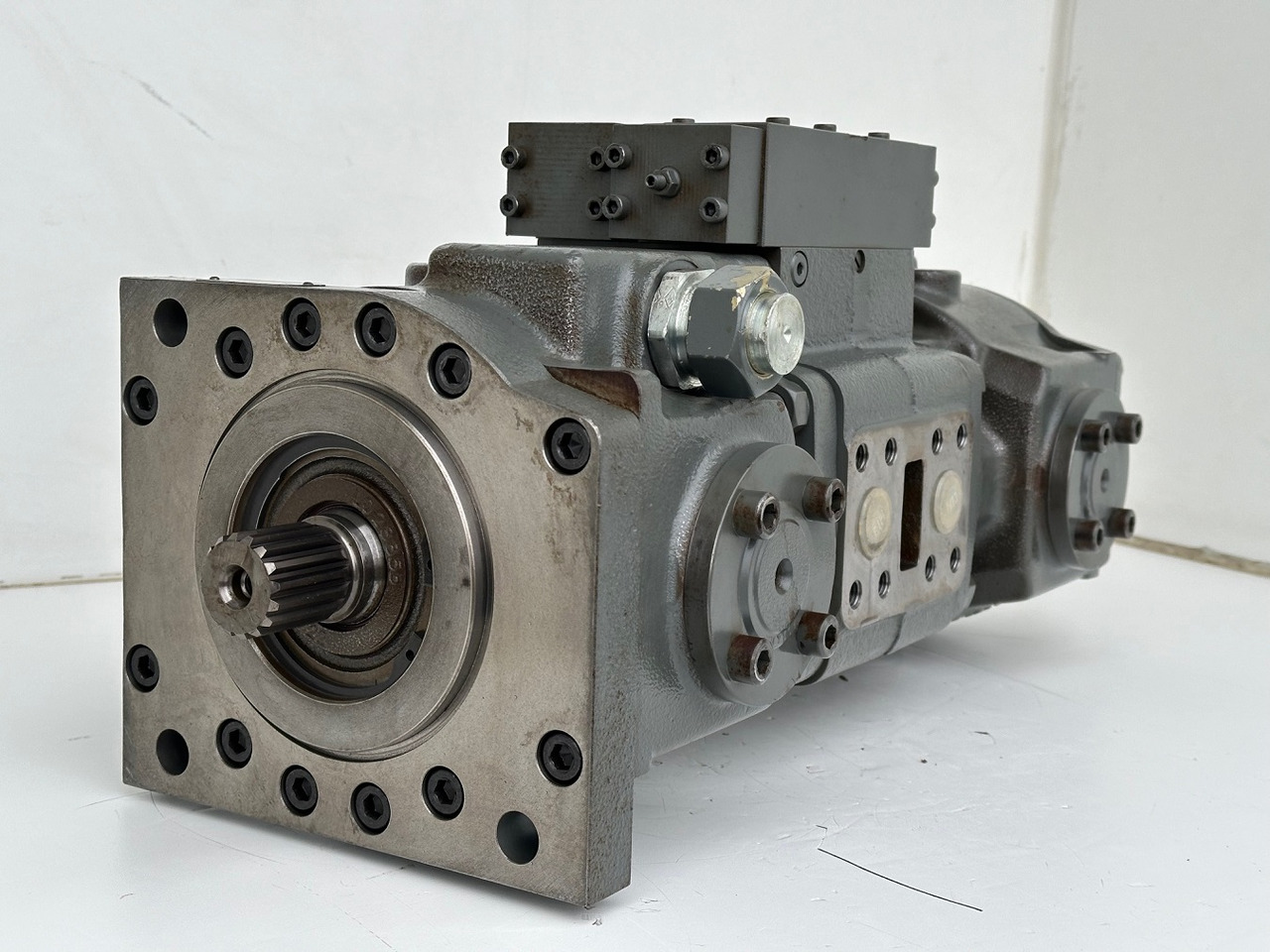 Liebherr Hydraulikdoppelpumpe Typ:LPVD 075. ID-Nr.9076806 - ID-Nr.9279749 - ID-Nr.9880487 - ID-Nr.9073988. A902 IND - A904 IND. #9076806.15495# - Bomba hidráulica para Maquinaria de construcción: foto 4 Liebherr Hydraulikdoppelpumpe Typ:LPVD 075. ID-Nr.9076806 - ID-Nr.9279749 - ID-Nr.9880487 - ID-Nr.9073988. A902 IND - A904 IND. #9076806.15495# - Bomba hidráulica para Maquinaria de construcción: foto 4