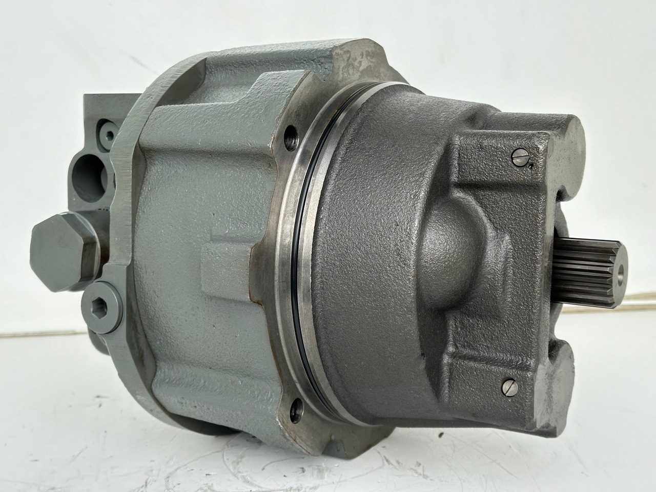 Liebherr Hydraulikeinbaumotor CMVE O 135. ID-Nr.10129570 - ID-Nr.11439804. FAT400P112 - FAT550P093. R930, R934, R936, R940, R944, R946, R950T. #10129570.21538# - Motor hidráulico para Maquinaria de construcción: foto 2 Liebherr Hydraulikeinbaumotor CMVE O 135. ID-Nr.10129570 - ID-Nr.11439804. FAT400P112 - FAT550P093. R930, R934, R936, R940, R944, R946, R950T. #10129570.21538# - Motor hidráulico para Maquinaria de construcción: foto 2