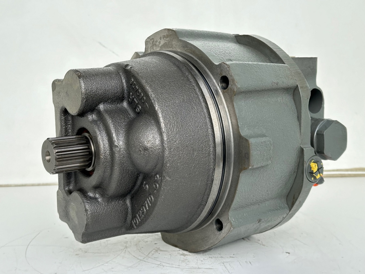 Liebherr Hydraulikeinbaumotor CMVE O 135. ID-Nr.10129570 - ID-Nr.11439804. FAT400P112 - FAT550P093. R930, R934, R936, R940, R944, R946, R950T. #10129570.21538# - Motor hidráulico para Maquinaria de construcción: foto 1 Liebherr Hydraulikeinbaumotor CMVE O 135. ID-Nr.10129570 - ID-Nr.11439804. FAT400P112 - FAT550P093. R930, R934, R936, R940, R944, R946, R950T. #10129570.21538# - Motor hidráulico para Maquinaria de construcción: foto 1