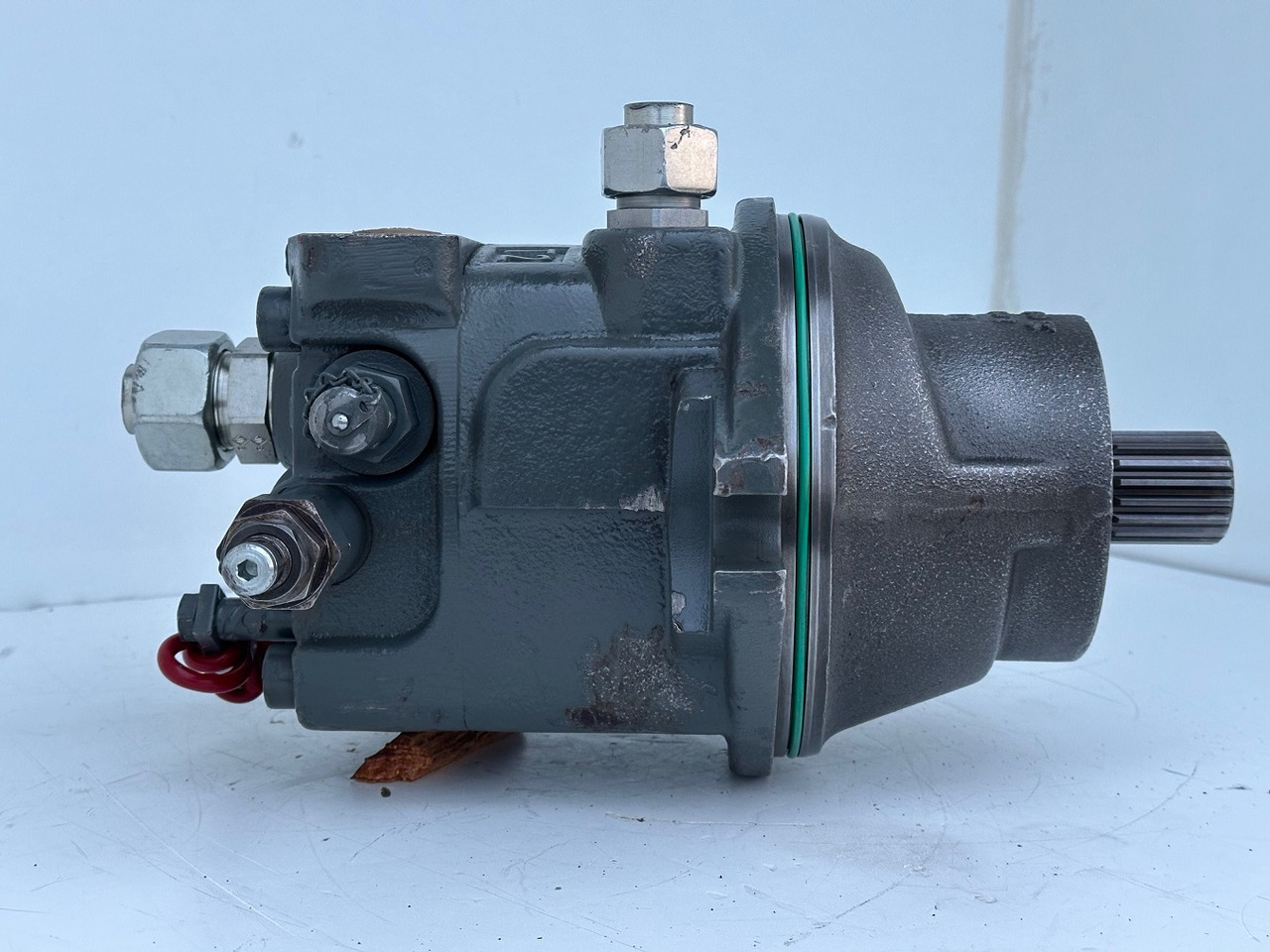 Liebherr Hydraulikeinbaumotor Typ:FMF090. ID-Nr.10139164 - ID-Nr.11371743. R946 LC, R946 LC-V, R946 NLC, R946 S-HD, R950 LC-V, R950 S-HD, R950. #11371743.11929# - Reductor de giro para Excavadora: foto 4 Liebherr Hydraulikeinbaumotor Typ:FMF090. ID-Nr.10139164 - ID-Nr.11371743. R946 LC, R946 LC-V, R946 NLC, R946 S-HD, R950 LC-V, R950 S-HD, R950. #11371743.11929# - Reductor de giro para Excavadora: foto 4