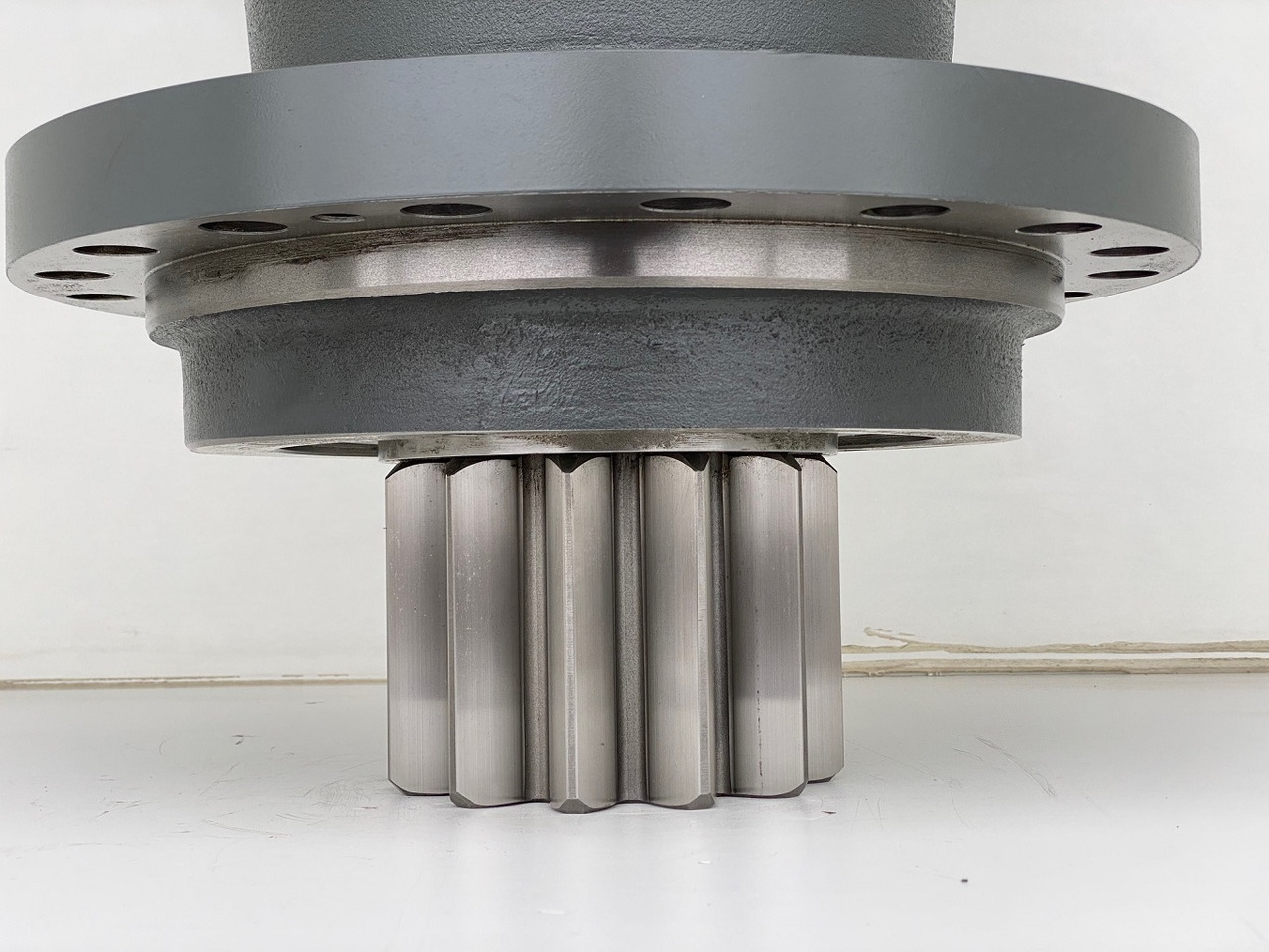 Reductor de giro para Excavadora de cadenas nuevo Liebherr Schwenkantrieb Typ:SAT325/294. ID-Nr.12496653 - ID-Nr.12496655 - ID-Nr.12496656 mit Liebherr Hydraulikeinbaumotor Typ:FMF090. ID-Nr.12474402. R936 K-LC, R936 K-NLC, R936 K-SLC.  #0220#207#: foto 13 Reductor de giro para Excavadora de cadenas nuevo Liebherr Schwenkantrieb Typ:SAT325/294. ID-Nr.12496653 - ID-Nr.12496655 - ID-Nr.12496656 mit Liebherr Hydraulikeinbaumotor Typ:FMF090. ID-Nr.12474402. R936 K-LC, R936 K-NLC, R936 K-SLC.  #0220#207#: foto 13