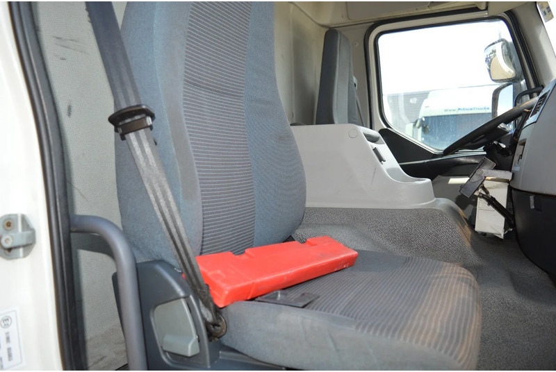 Foto del interior 1: Camión frigorífico Volvo FE 260 * EURO5 * CARRIER SUPRA SILENT 950 MT * 4X2 *