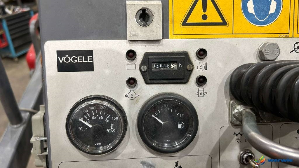 Vögele SUPER 800 / AB200TV (1,10 - 2,00 m) - Pavimentadora de asfalto: foto 2 Vögele SUPER 800 / AB200TV (1,10 - 2,00 m) - Pavimentadora de asfalto: foto 2