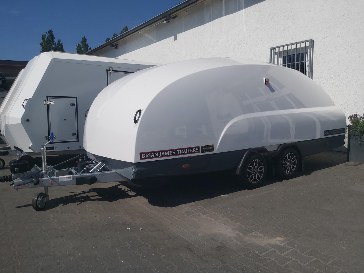 BJT Race Shuttle 2 430x195x150cm ankippbar Rampen Alufelgen dark Seilwinde 100km/H 2600kg Modell 24 - Remolque portavehículos: foto 5 BJT Race Shuttle 2 430x195x150cm ankippbar Rampen Alufelgen dark Seilwinde 100km/H 2600kg Modell 24 - Remolque portavehículos: foto 5
