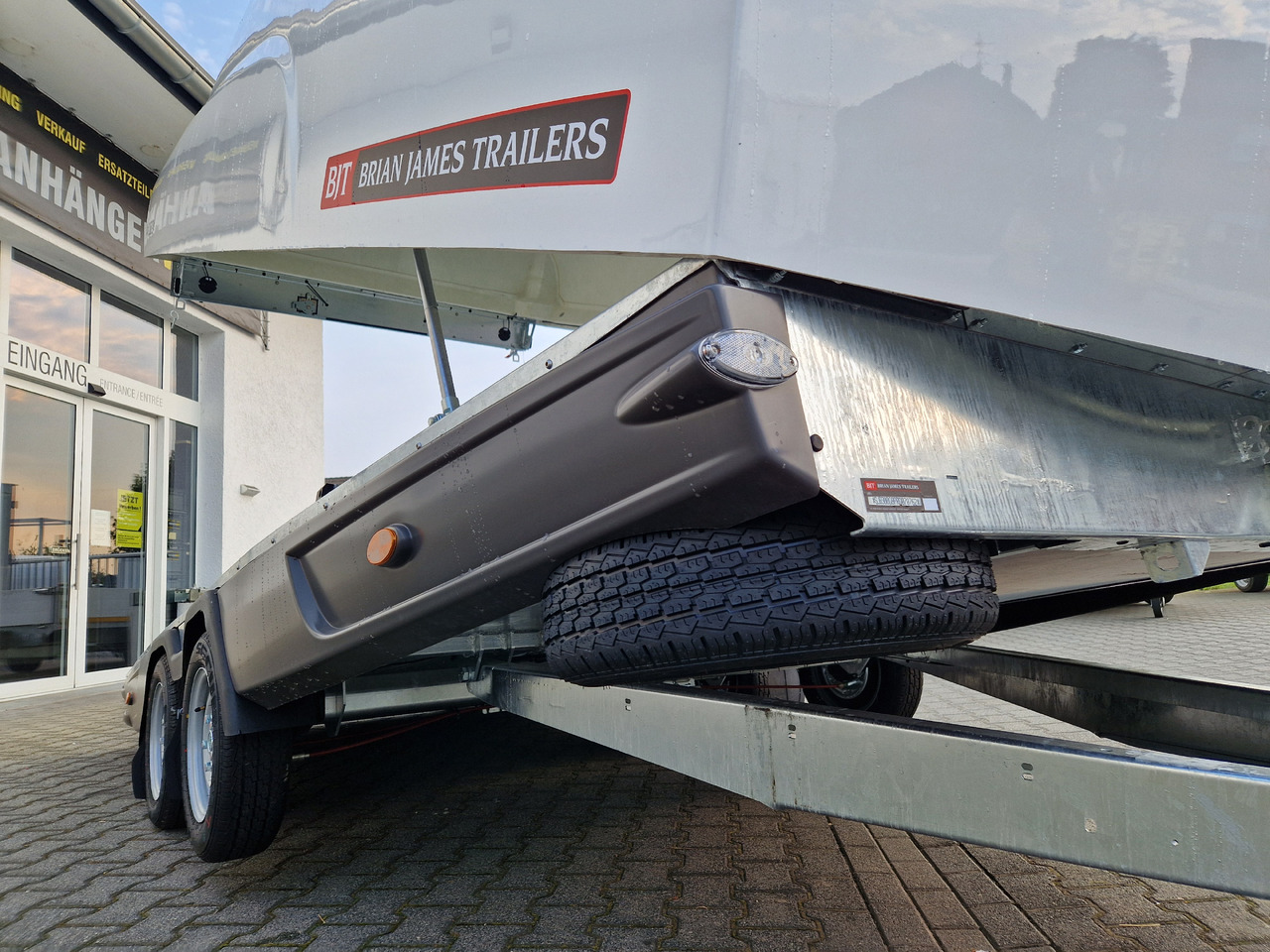 BJT Race Shuttle 2 Transporter 430x195x160cm ankippbar Winde 2600kg 100 km/H Modell 2024 - Remolque portavehículos: foto 4 BJT Race Shuttle 2 Transporter 430x195x160cm ankippbar Winde 2600kg 100 km/H Modell 2024 - Remolque portavehículos: foto 4
