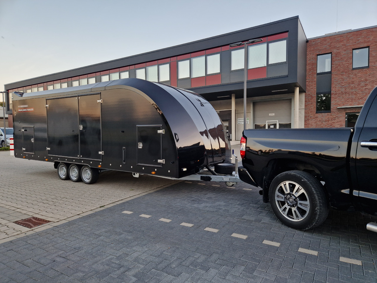 BJT Race Transporter 6 396-3060 650x235x189cm black RFS ASR 13" 3500kg - Remolque portavehículos: foto 4 BJT Race Transporter 6 396-3060 650x235x189cm black RFS ASR 13" 3500kg - Remolque portavehículos: foto 4