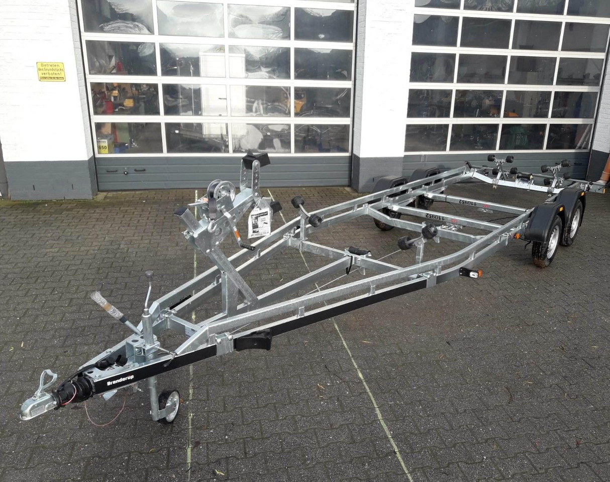 Brenderup Bootstrailer Premium 242000 TB SR 2000 Superrollen Winde Boote bis 650cm 2000kg 312268 - Remolque para barco: foto 5 Brenderup Bootstrailer Premium 242000 TB SR 2000 Superrollen Winde Boote bis 650cm 2000kg 312268 - Remolque para barco: foto 5
