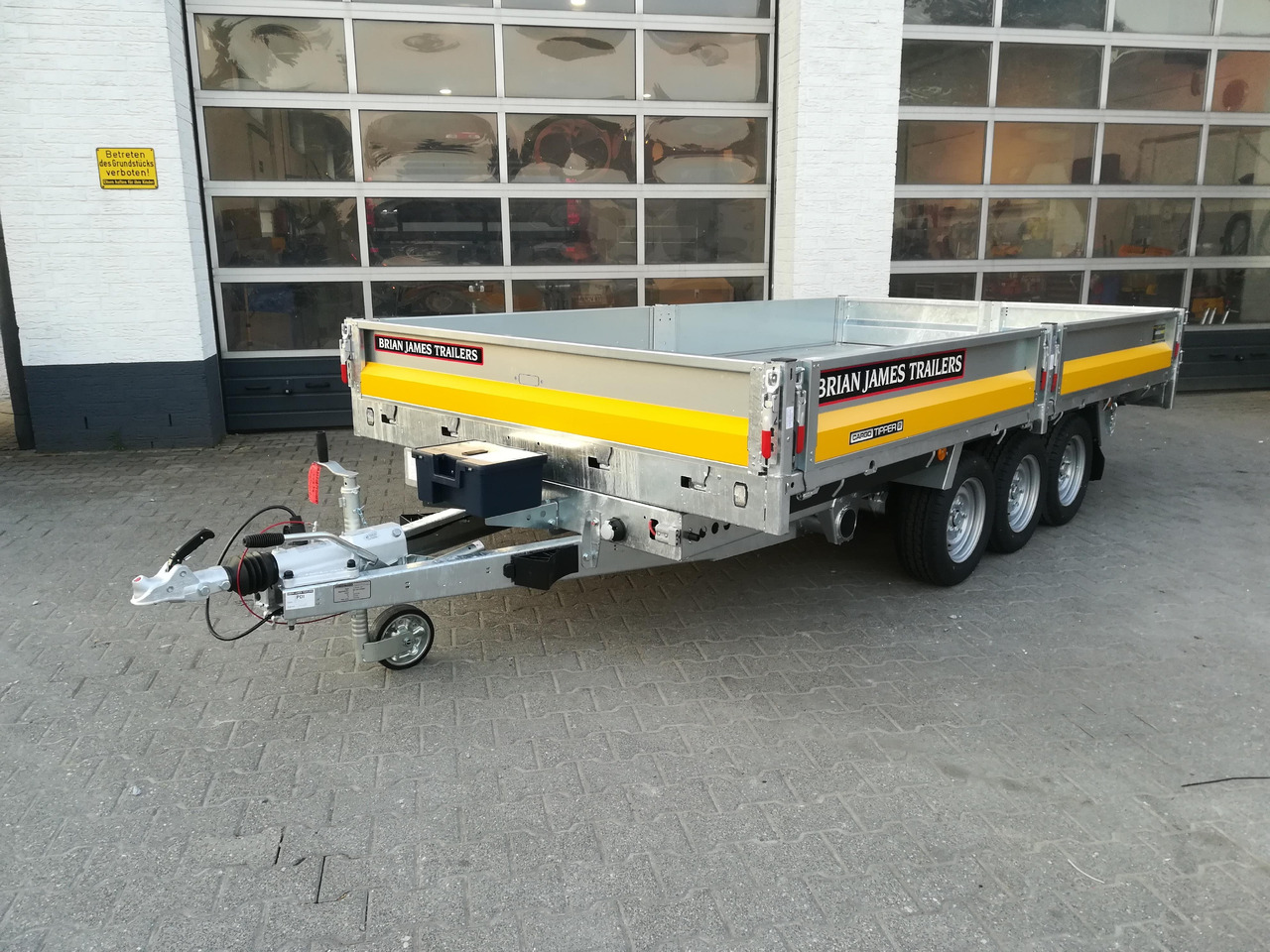 Brian James Trailer CarGO Tipper 2 elektrisch 360x195x30cm Stahlbordwände Pendel 12" Tridem 3,5t on - Remolque volquete: foto 4 Brian James Trailer CarGO Tipper 2 elektrisch 360x195x30cm Stahlbordwände Pendel 12" Tridem 3,5t on - Remolque volquete: foto 4