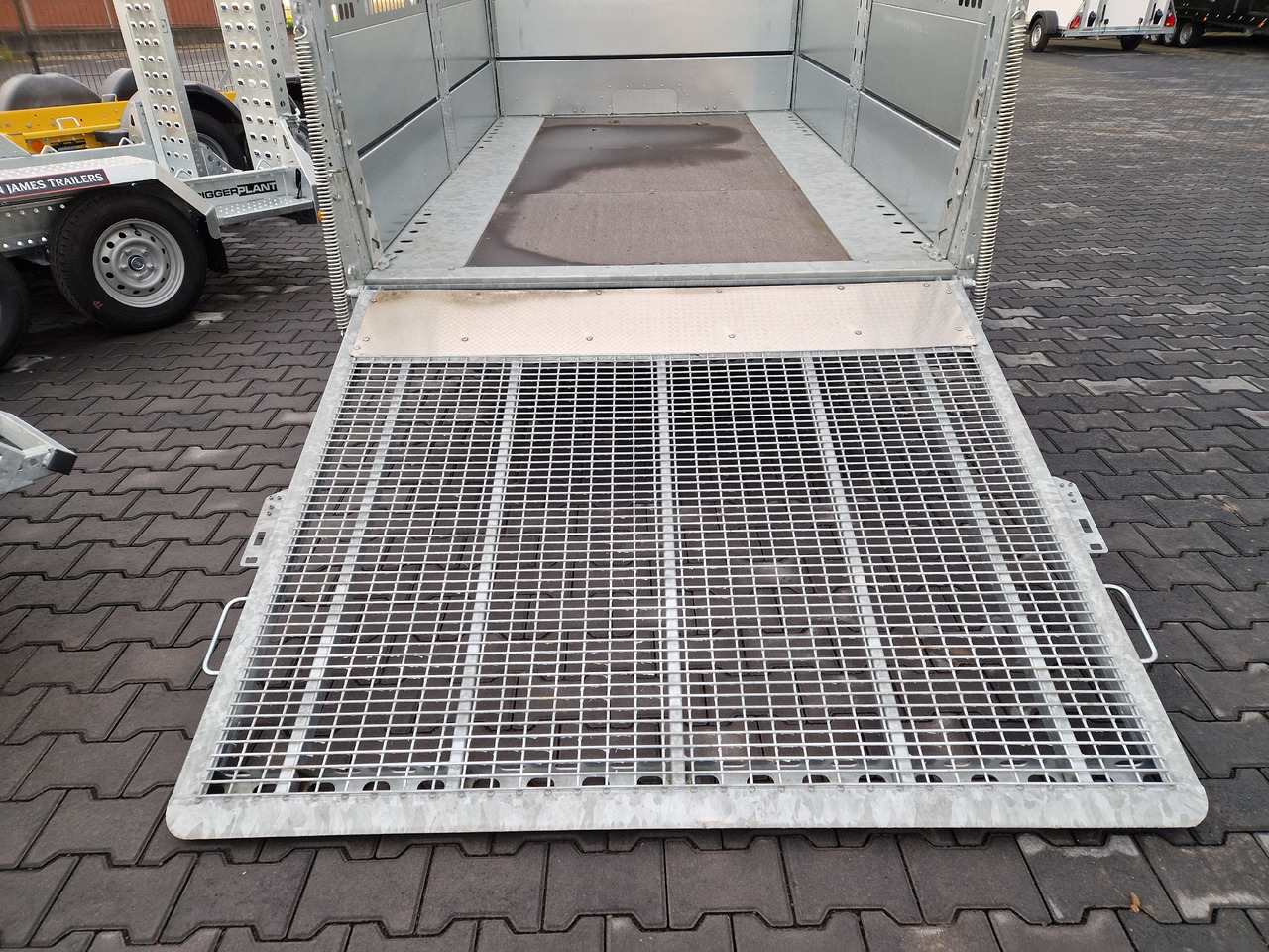 Brian James Trailer Connect 310x188cm black Premium Greenkeeper Alufelgen Tandem 10" 3000kg - Remolque caja abierta: foto 4 Brian James Trailer Connect 310x188cm black Premium Greenkeeper Alufelgen Tandem 10" 3000kg - Remolque caja abierta: foto 4