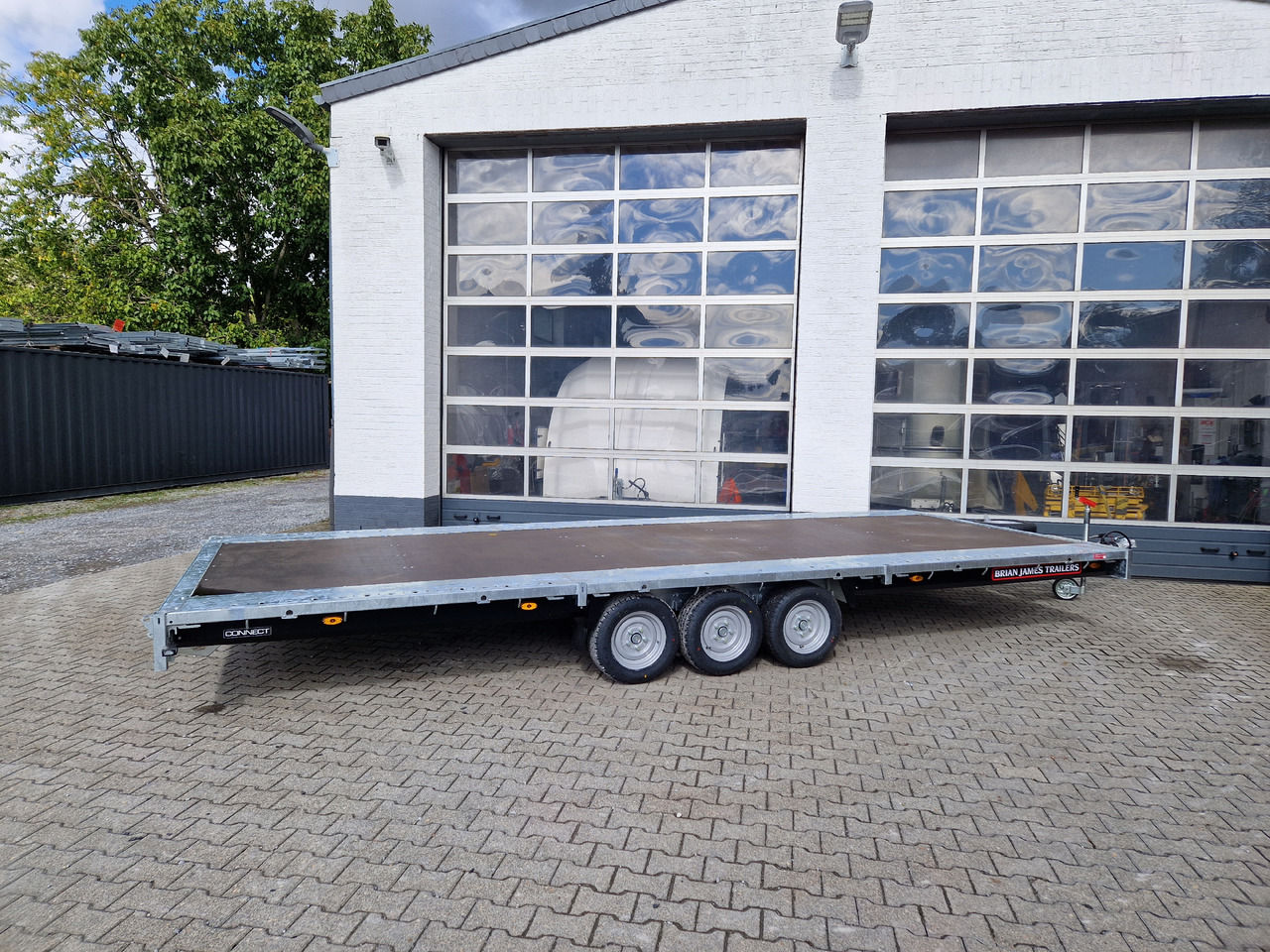 Brian James Trailer Connect 600x243cm plattform blackline Tridem 12" 3500kg - Remolque caja abierta: foto 3 Brian James Trailer Connect 600x243cm plattform blackline Tridem 12" 3500kg - Remolque caja abierta: foto 3