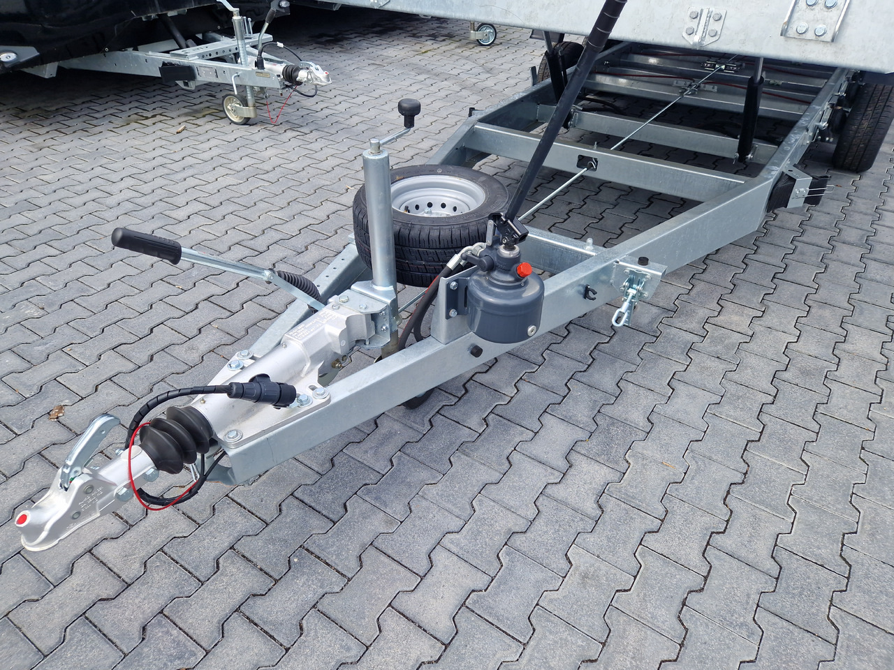 Cartrailer Expert 3560 easyload 600x216cm hydr. kippbar Winde Resrad Premium Tridem 100km/H 3500kg - Remolque portavehículos: foto 4 Cartrailer Expert 3560 easyload 600x216cm hydr. kippbar Winde Resrad Premium Tridem 100km/H 3500kg - Remolque portavehículos: foto 4
