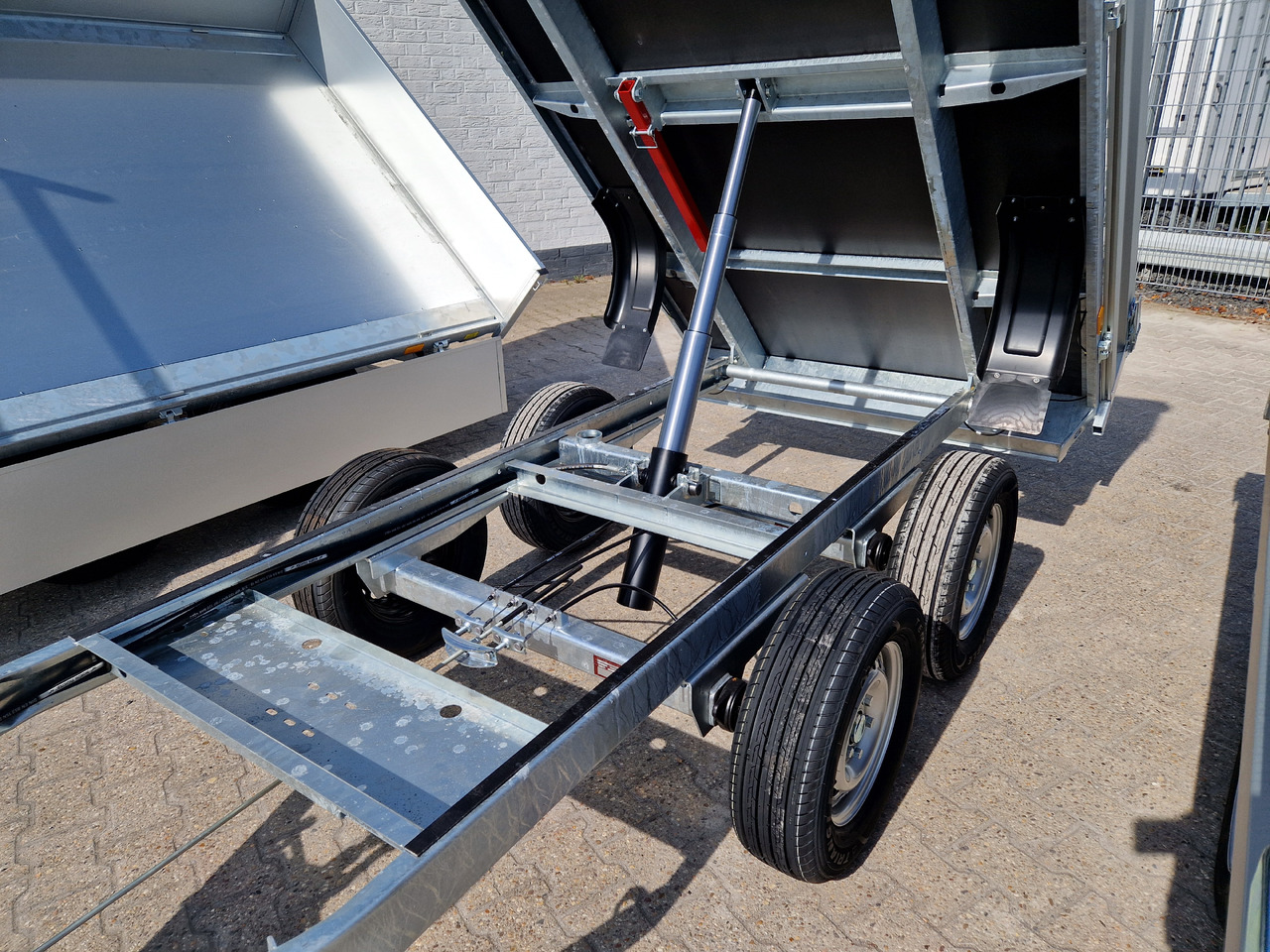 Cheval Liberte Debon Kipper PW 1.2 20 ECO 306x155x30cm 2000kg Modell 2024 - Remolque volquete: foto 4 Cheval Liberte Debon Kipper PW 1.2 20 ECO 306x155x30cm 2000kg Modell 2024 - Remolque volquete: foto 4